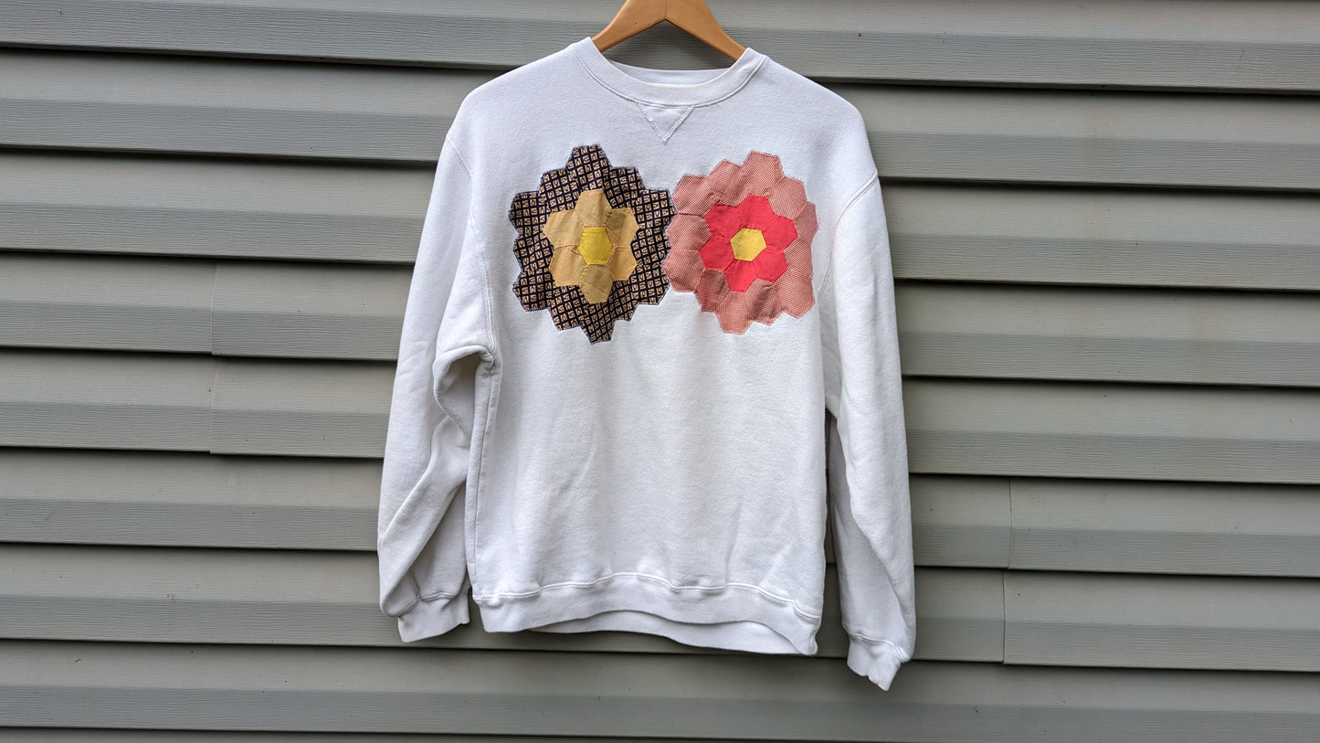 White Flower Garden Quilt Patch Sweater, Pullover Crew Neck Sweatshirt With Patchwork Quilt Patch