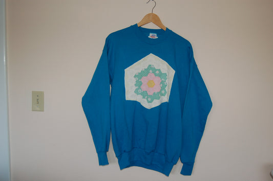 Blue Flower Garden Quilt Patch Sweater, Pullover Crew Neck Sweatshirt With Patchwork Quilt Patch